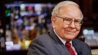 Investori milujú Warrena Buffetta, ale potom ignorujú, čo hovorí. Alebo ako sa vyhnúť klasickým investičným chybám