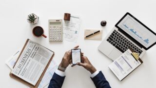 Prečo investovať aj v dobách kolísavých trhov