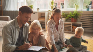 Finančná gramotnosť: Ako komunikovať o peniazoch s deťmi?